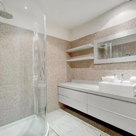 Banane 50m Croisette, Luxueux 4 Pieces Dans De Standing * Κάννες